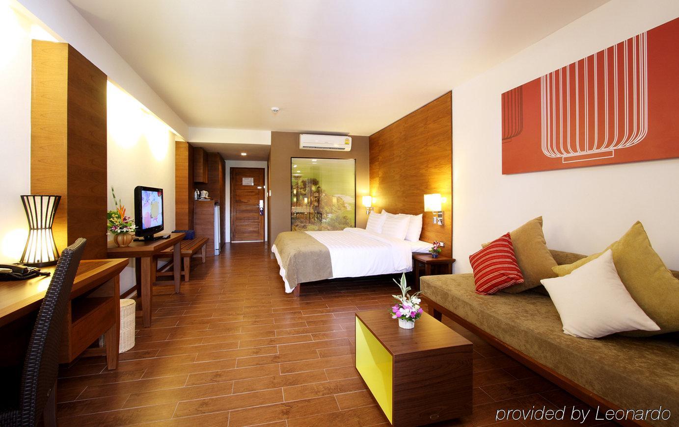 Kamala Beach Inn Phuket Extérieur photo