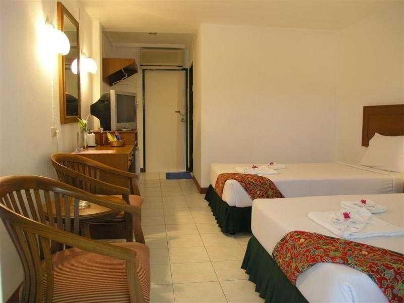 Kamala Beach Inn Phuket Extérieur photo