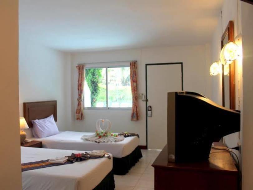 Kamala Beach Inn Phuket Extérieur photo